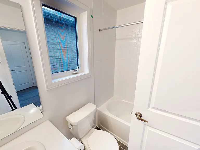 126 Blue Forest Cres — Photo 21