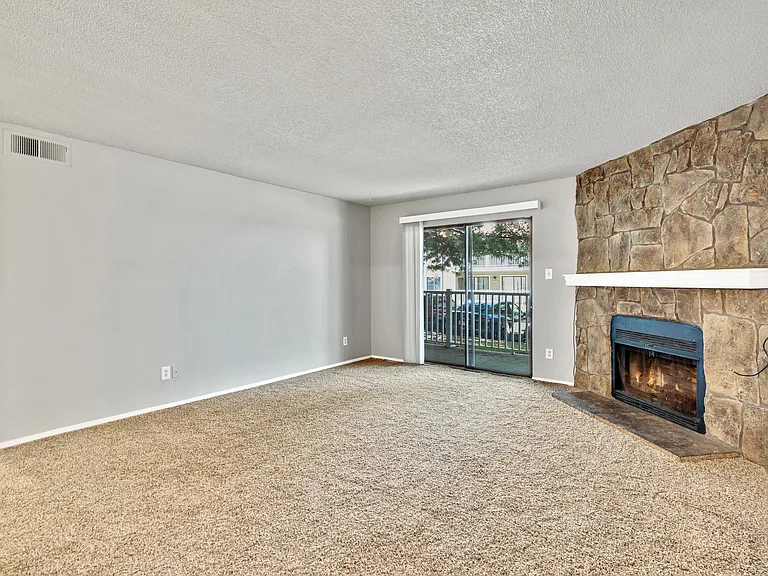 902 S Walden St #106 — Photo 6