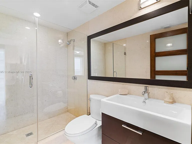5875 Collins Ave #1902 — Photo 39