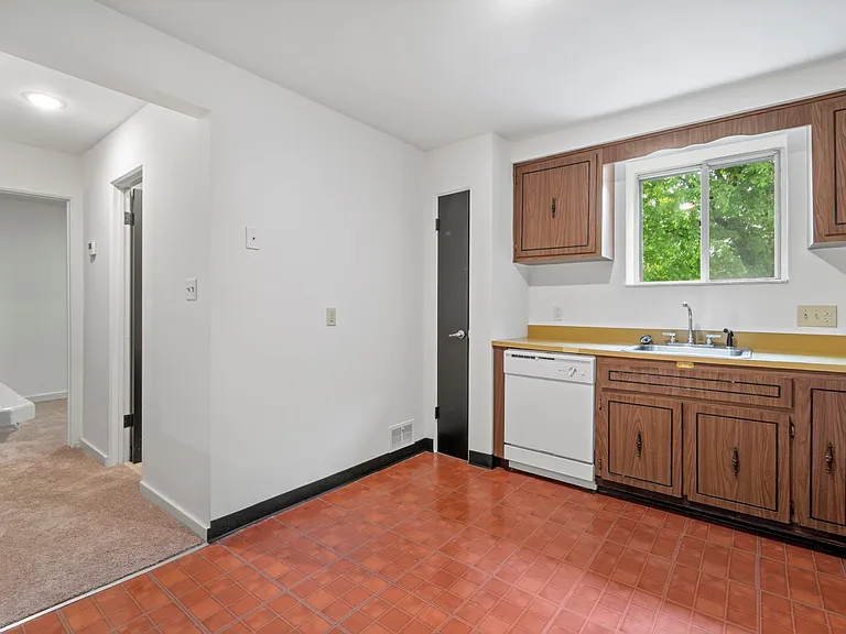 129 Fountain St #D — Photo 13