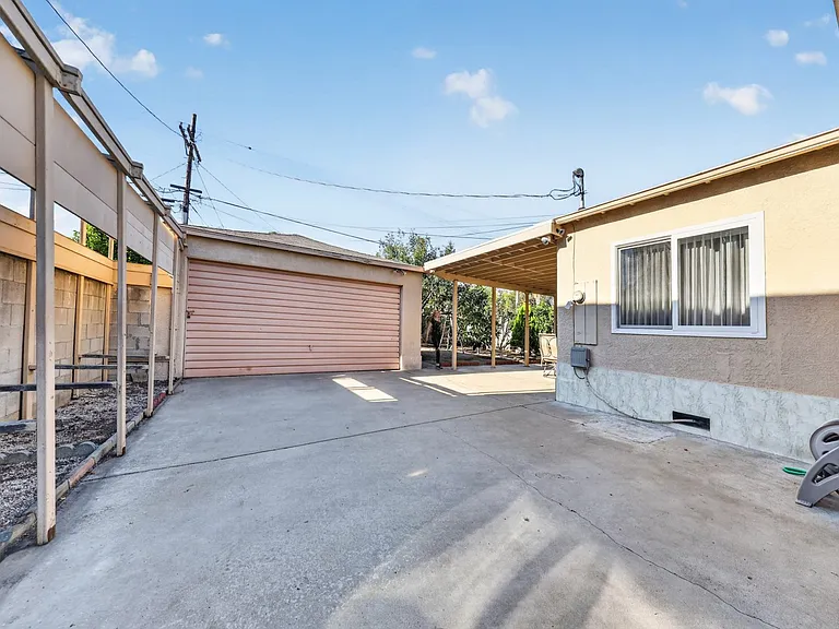 11407 Delano St — Photo 34