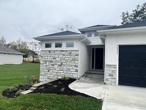 2nd image of 1533 SW Hedgewood Ln