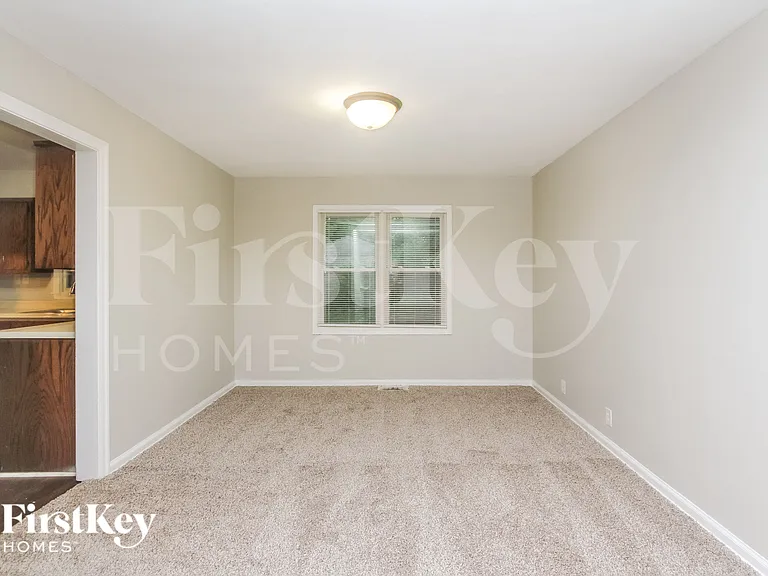 5614 N Victoria Dr — Photo 5