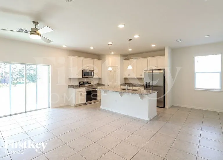 332 Corbel Ln — Photo 4
