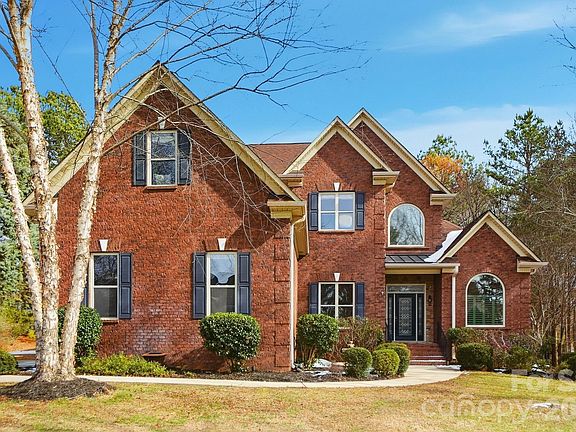 3rd image of 160 Arrow Point Ln
