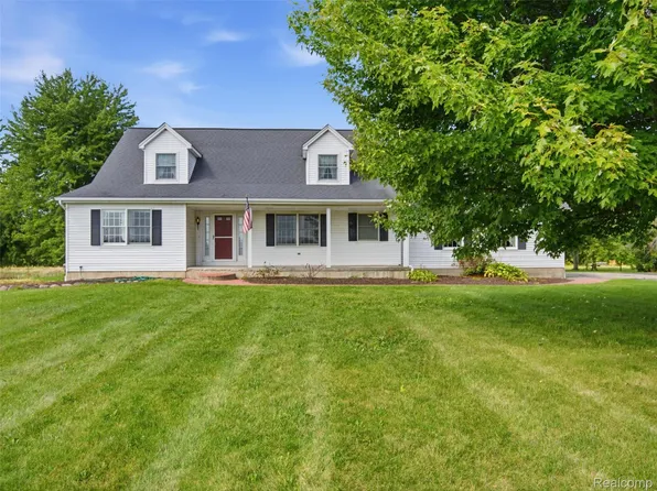 6700 Starville Rd, Cottrellville, MI 48039