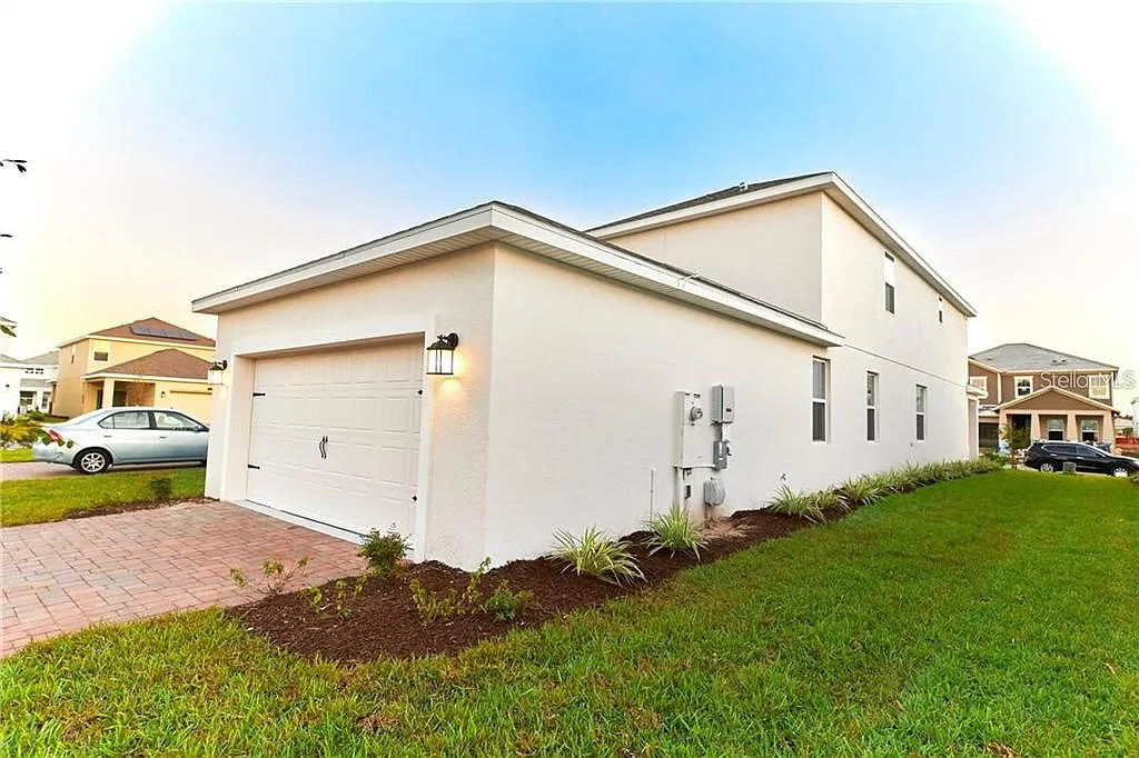 4 bed, 3.5 bath, 2507 sqft, $3,050 — Photo 2