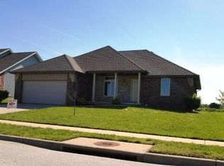 1718 N Chandler Rd, Springfield, MO 65802