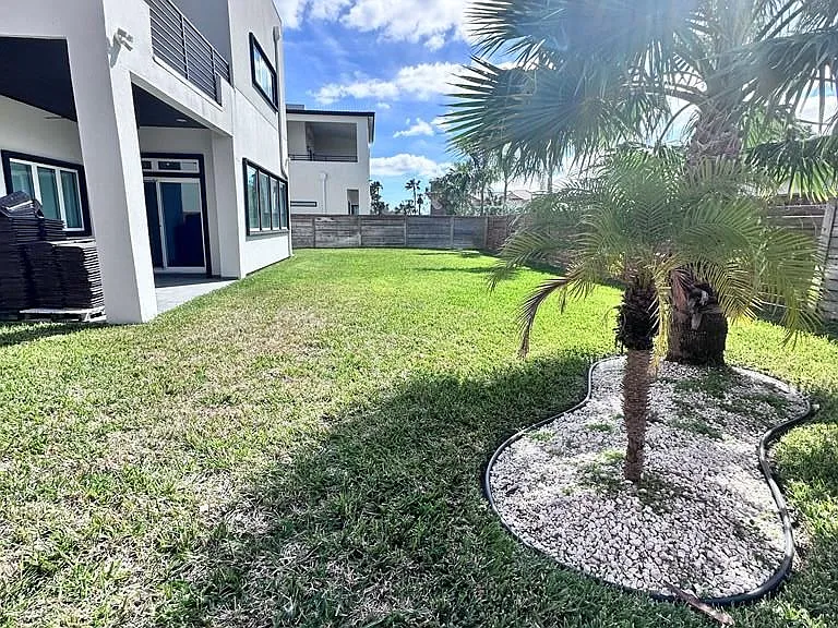 154 Oleander Dr — Photo 9