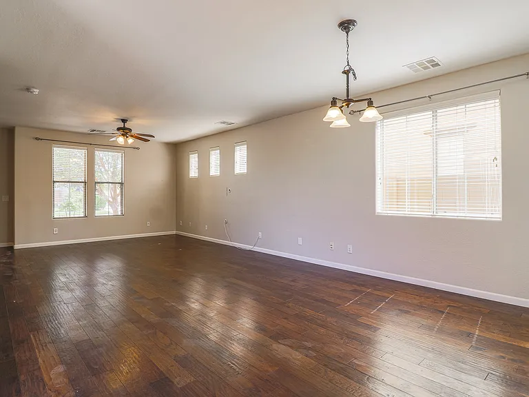 15304 W Wethersfield Rd — Photo 8