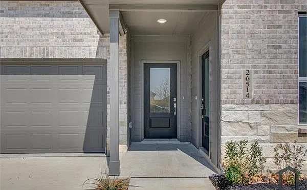 5 bed, 3321 sqft, $3,550 — Photo 1
