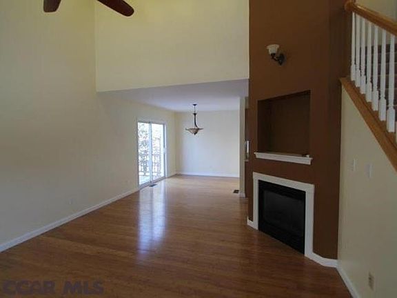 4th image of 215 Amblewood Way