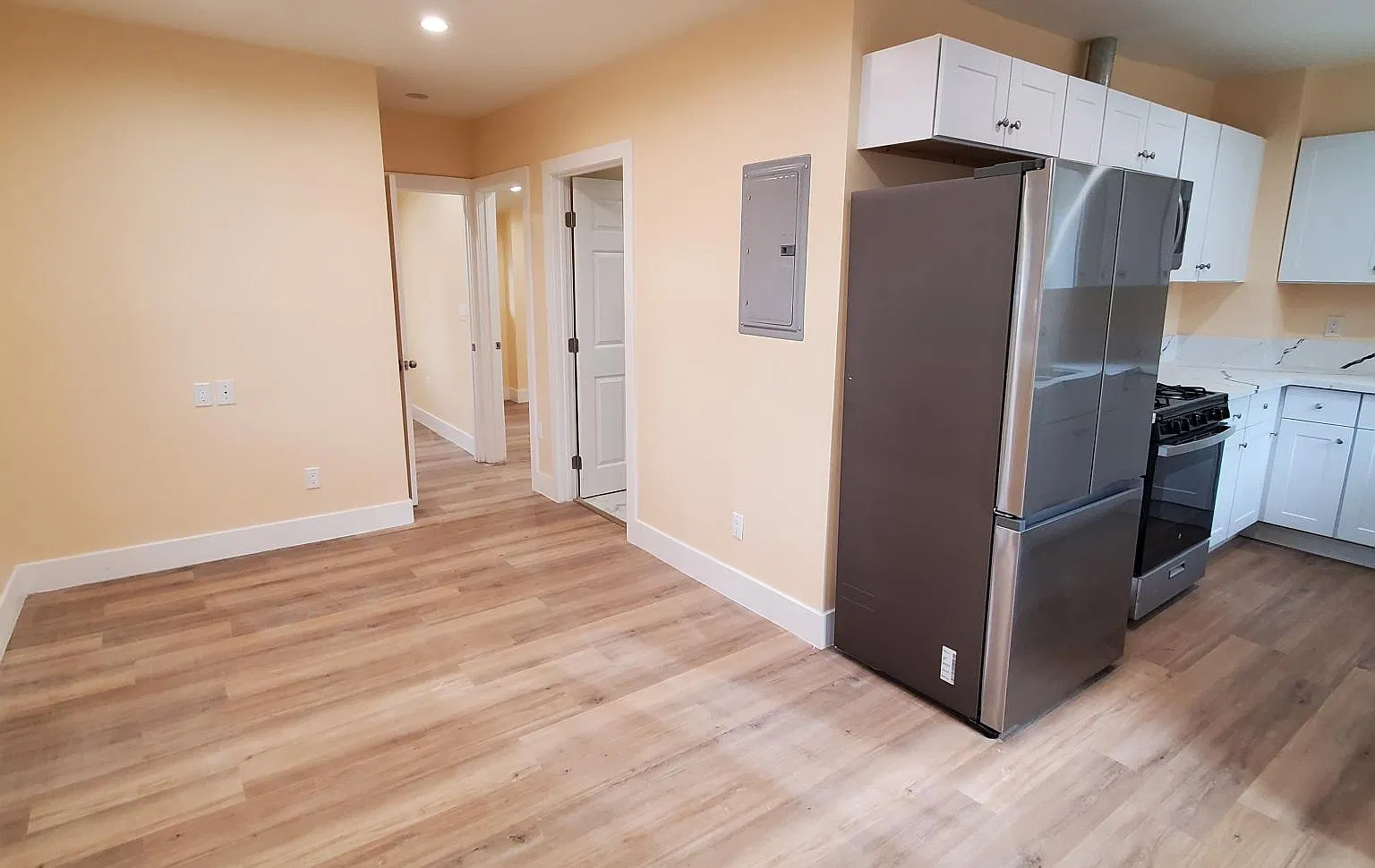 2 bed, 590 sqft, $2,390 — Photo 1