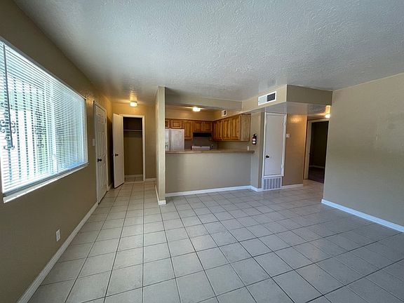 3rd image of 405 Dorado Pl SE #B