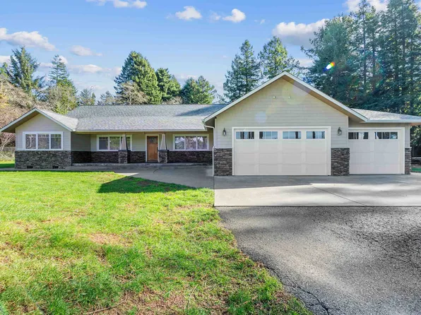 265 Little Redwood Ln, Crescent City, CA 95531