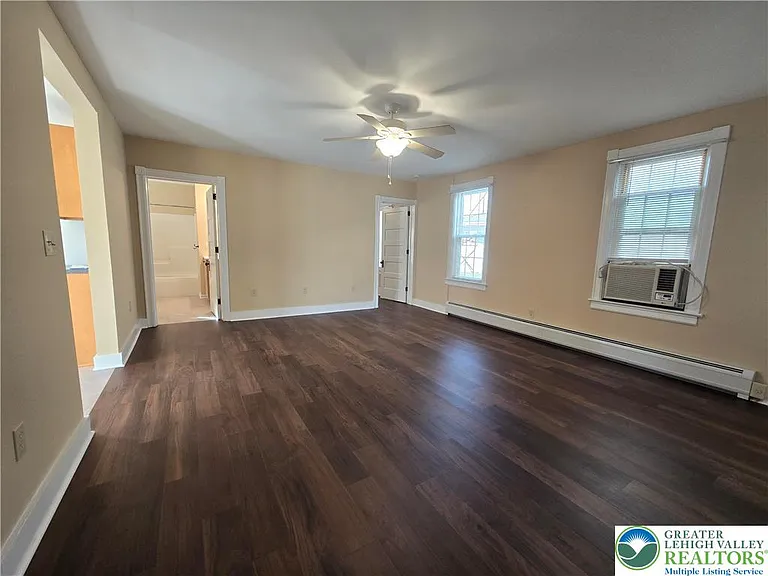 40 Evergreen St #B — Photo 8