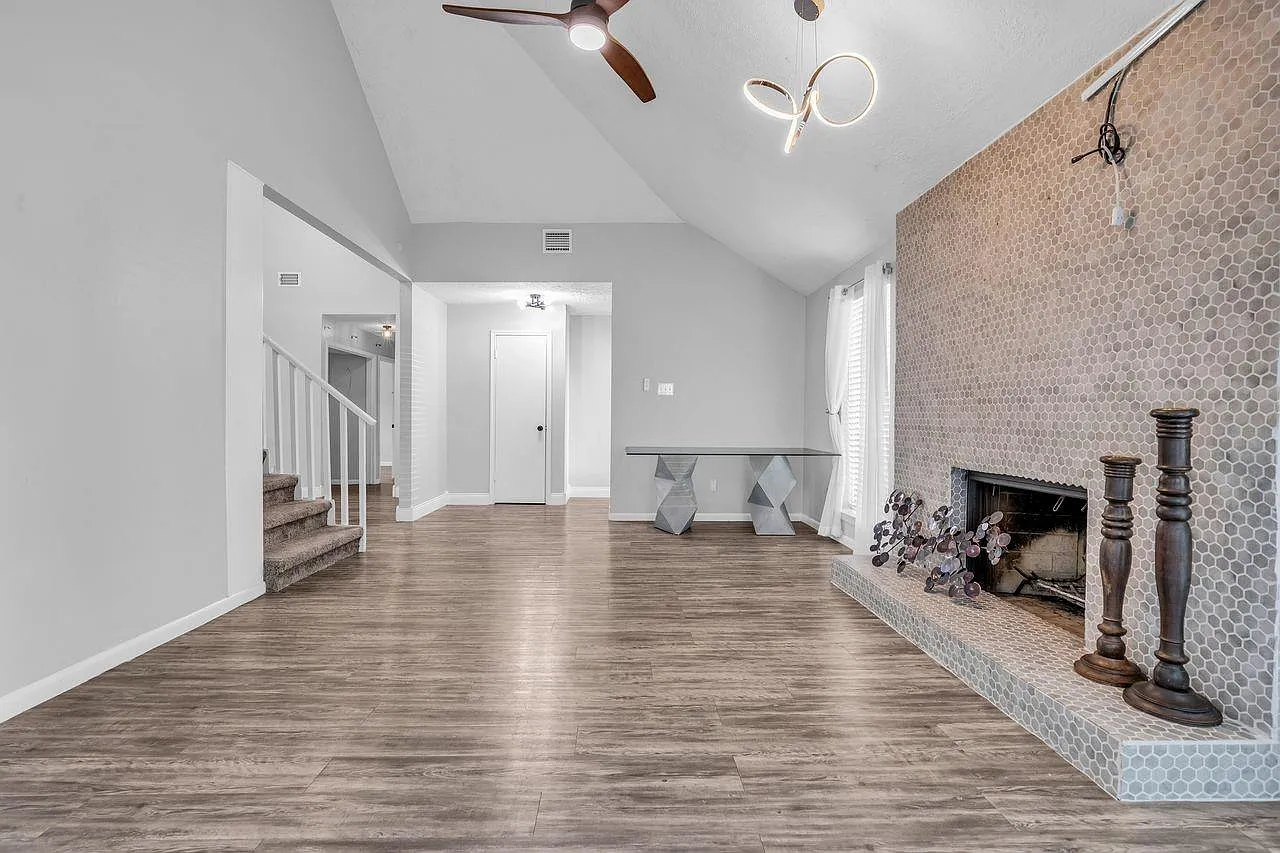 3 bed, 2.0 bath, 1767 sqft, $1,950 — Photo 3