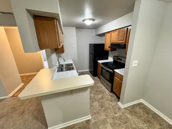 566 Candle Ln APT 103, Newport News, VA 23608