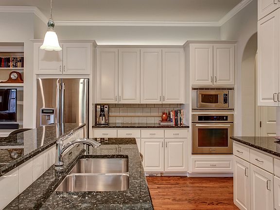 3_3326W.6th-10.jpg
