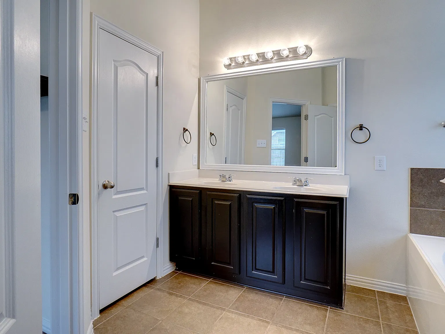 3 bed, 1794 sqft, $2,399 — Photo 3