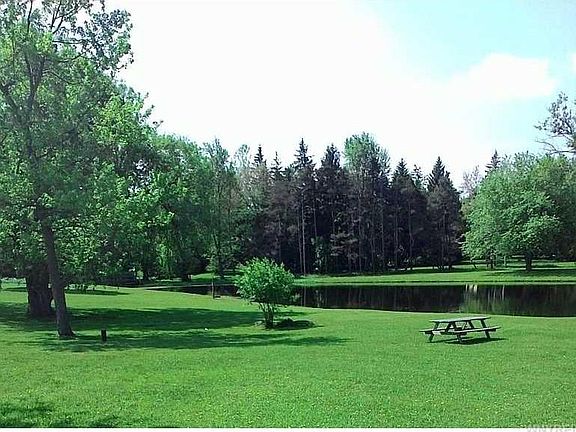 4th image of 90 Woodside Dr