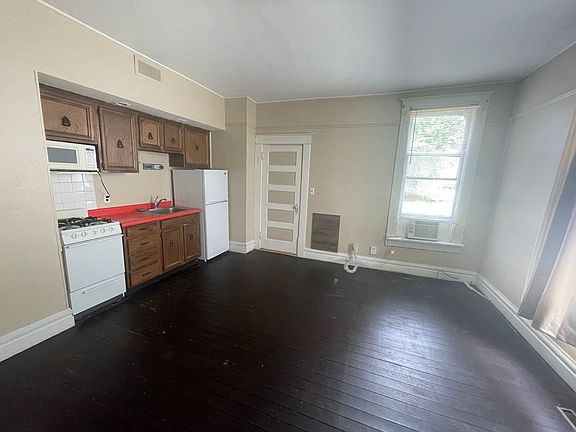 2nd image of 411 N Salisbury St APT B
