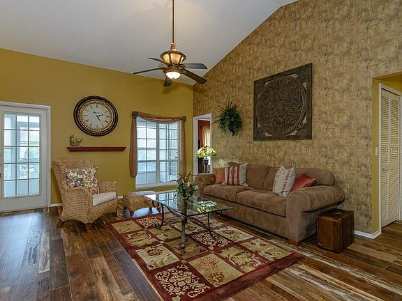 5th image of 1632 Countrywood St