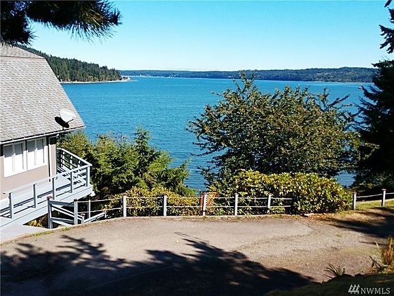 Fabulous getaway or full time living On the waterfront of Discovery Bay. The Views go on and on.