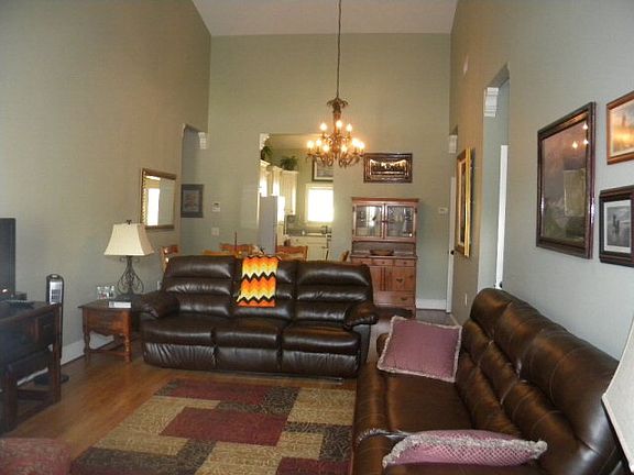 3rd image of 1720 Villa Dr