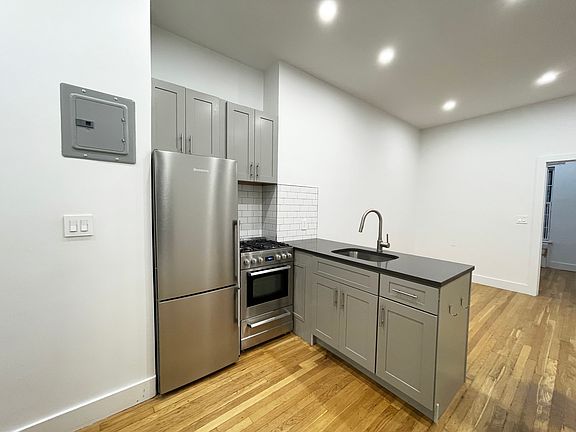 3rd image of 128 E 83rd St APT 1C