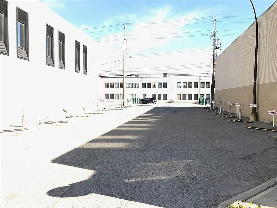 2nd image of 128 16th Ave NE