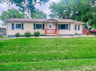 12908 Clara St, Carlyle, IL 62231