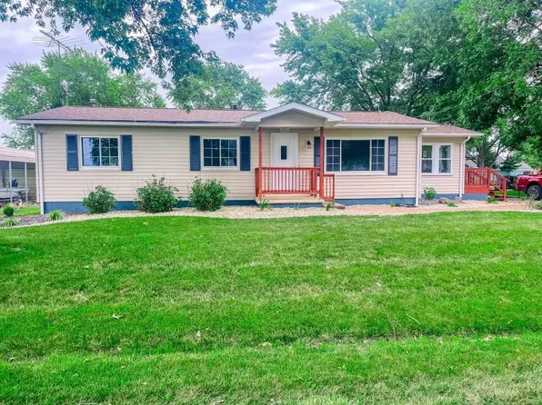 12908 Clara St, Carlyle, IL 62231