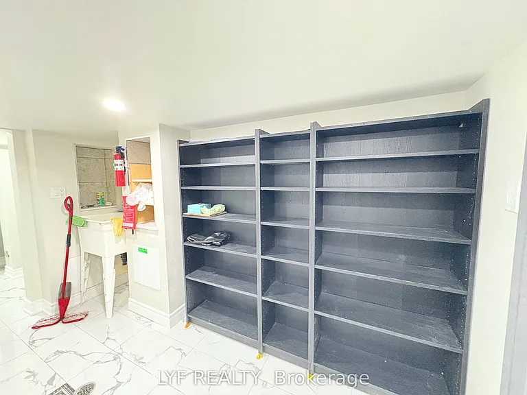 22 Ivordale Cres #2 — Photo 9