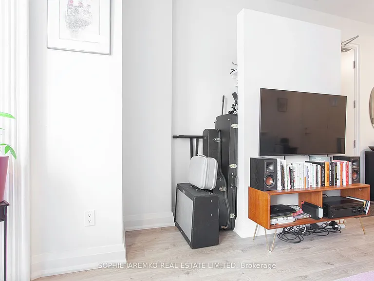165 Carlton St #1 — Photo 6