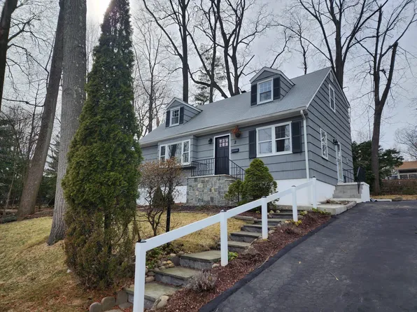 2 Brady St, Waldwick, NJ 07463