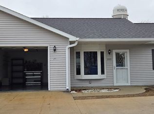 203 E Ridge St, Readlyn, IA 50668