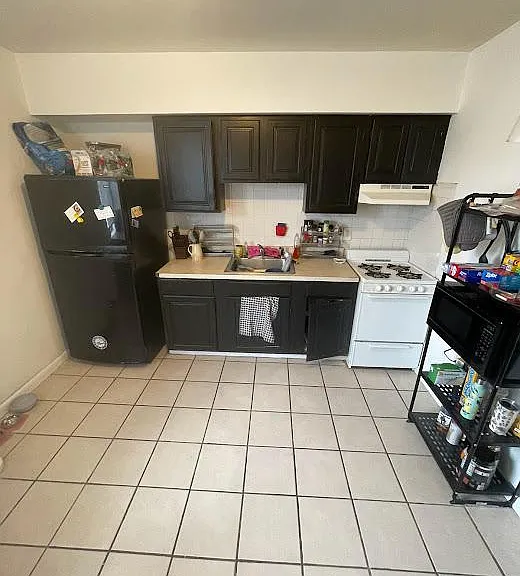 2148-50 N Carlisle Apt 3 - Kitchen