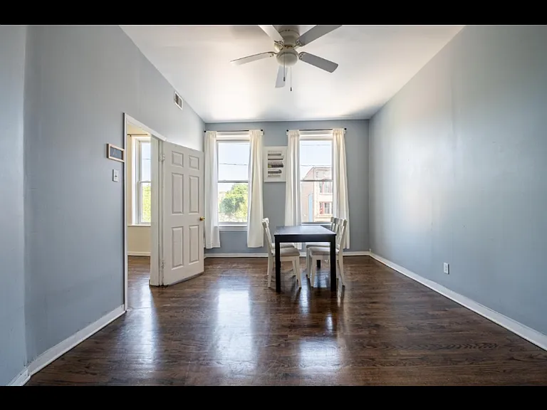 2527 W Division St #2F — Photo 6