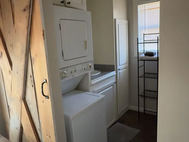 1142 Saint Ann St #B — Photo 4