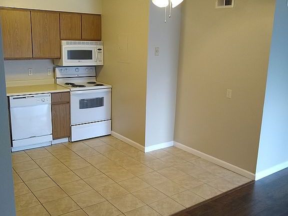 Kitchen & dining area.