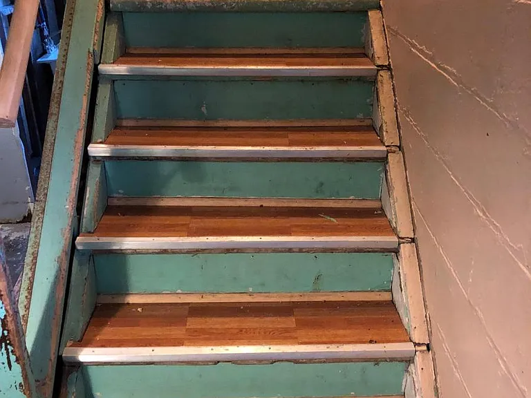 Stairs (basement)