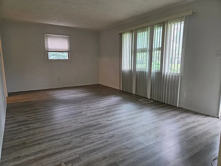 946 S Hampton Rd — Photo 12