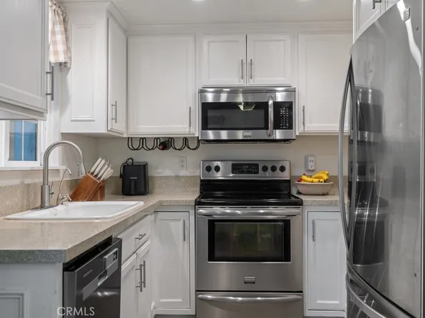 10403 Stratton Ct, Cypress, CA 90630