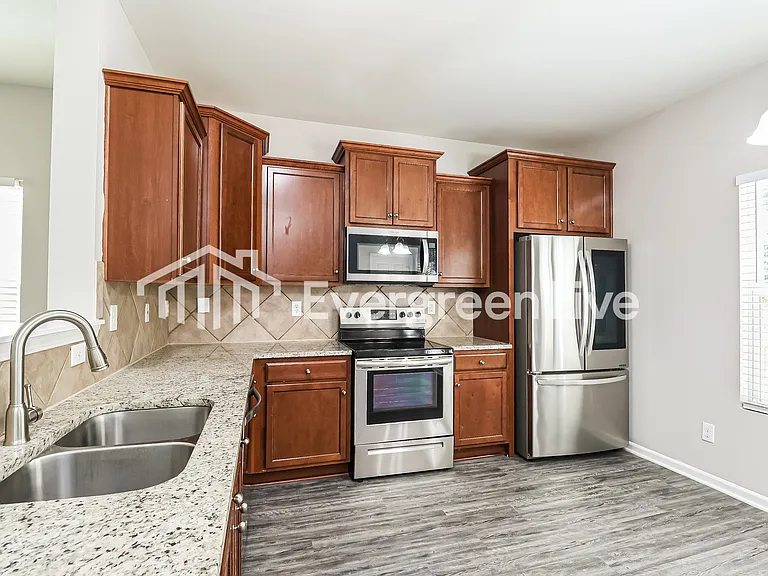 1041 Joselynn Dr — Photo 3