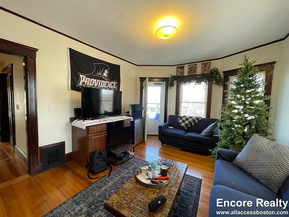 56 Hobson St #2