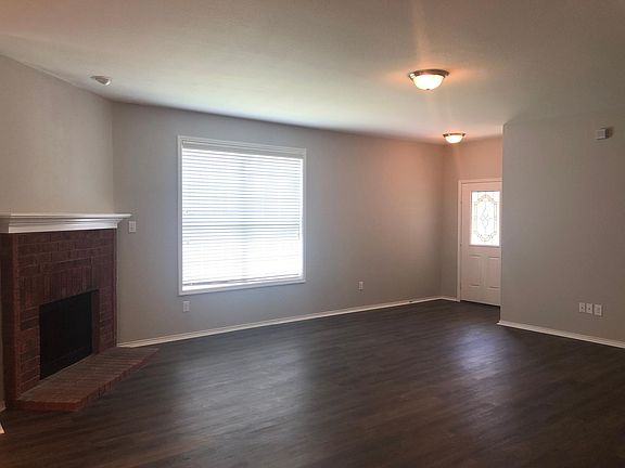 4th image of 218 Stable Dr