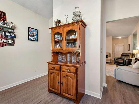 5th image of 1424 Silvergate Way