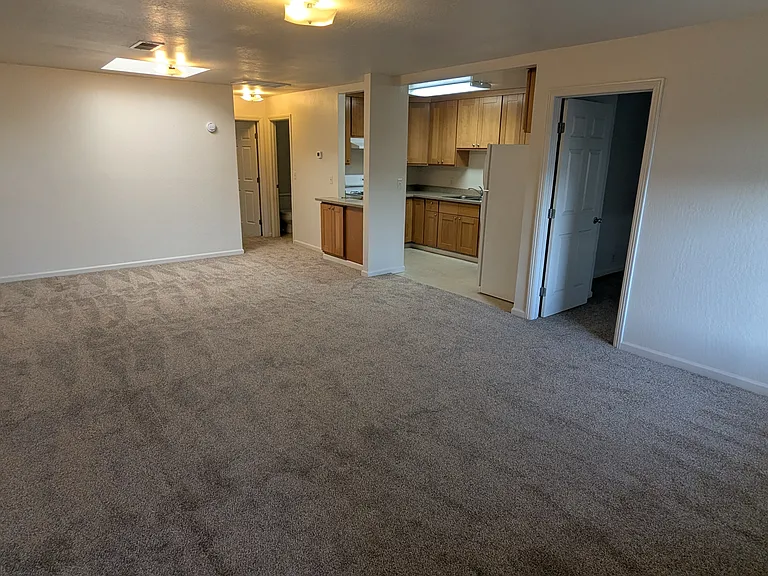 22335 Meekland Ave #UPSTAIRS — Photo 1