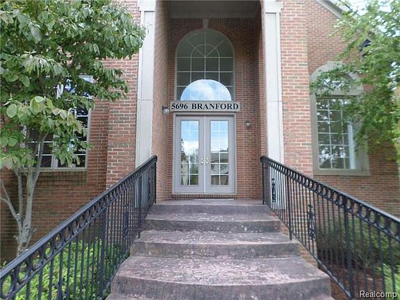 4th image of 5696 Branford Dr